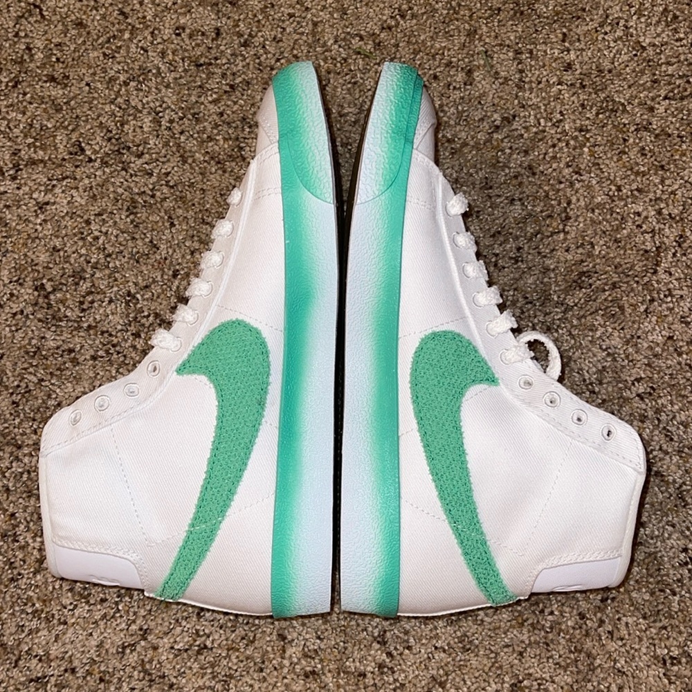 NWOT Women’s Blazer Mid ‘77 shoes